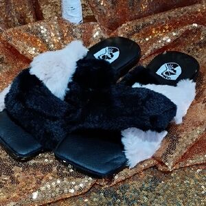 VHNY Black and Cream Crisscross Faux Fur Women's Slippers